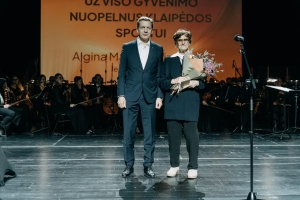 Mūsų mokyklos trenerei Alginai Marijai Vilčinskienei - apdovanojimas už viso gyvenimo Klaipėdos sportui
