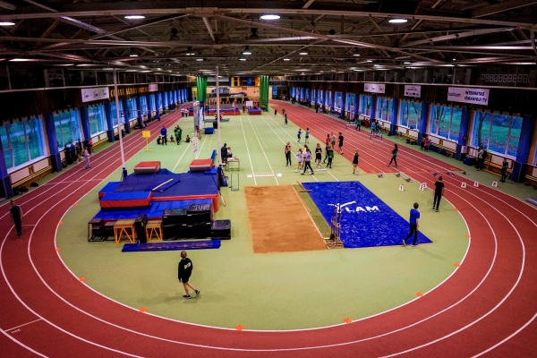 Jaunieji lengvaatlečiai varžėsi Klaipėdoje: susirinko rekordiškai gausus būrys iš visos Vakarų Lietuvos